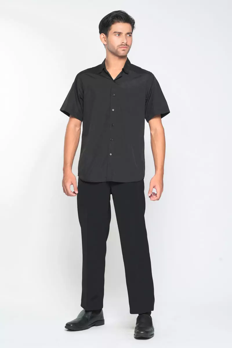 Hassenda Kemeja Pria Polos Matt Hitam